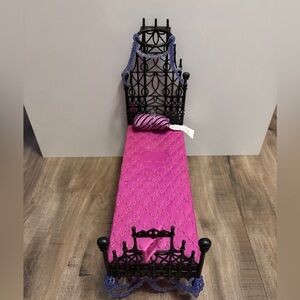 Monster High Doll Spectra Vondergeist Floating Bed